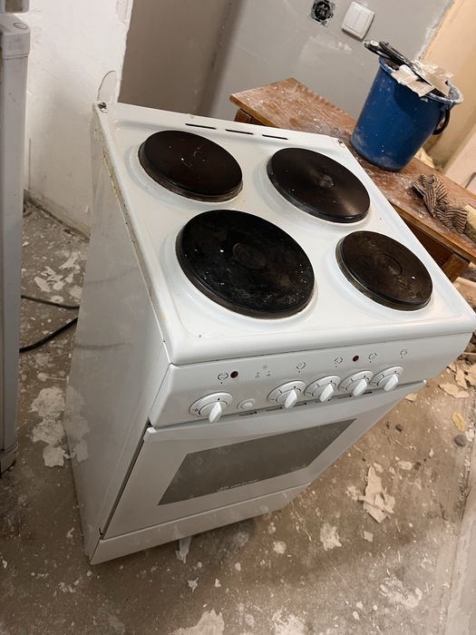 Продам электрическую плиту
