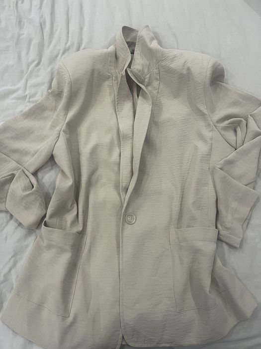 Дамско бежево сако