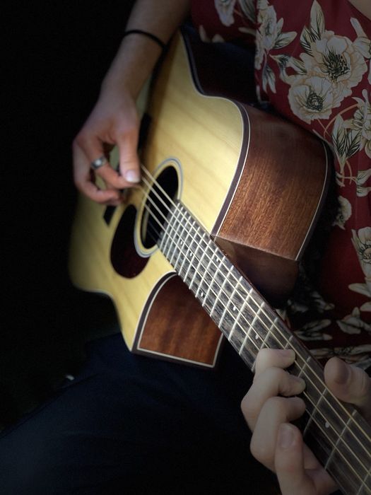 Уроки игры на акустической гитаре