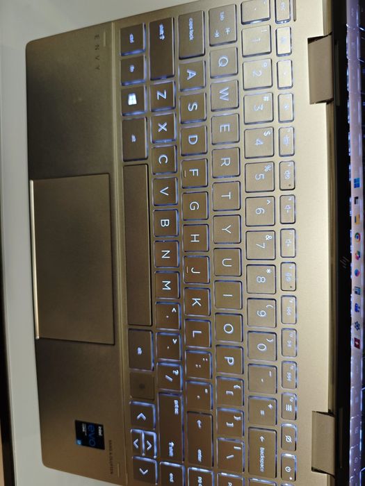 Лаптоп 2 в 1 HP Envy x360 13.3 i7-1165G7 512 NVME