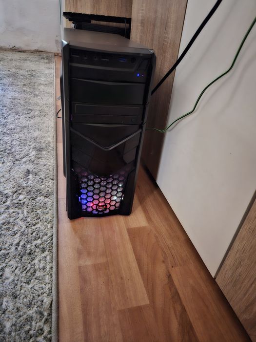PC Rapid - i5, SSD aproape noua viata 100%, Video Dedicat, Iluminare RGB + Cadou Tastatură Razer!