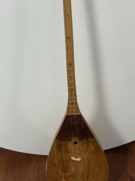 Продам домбру 3 тыс тг