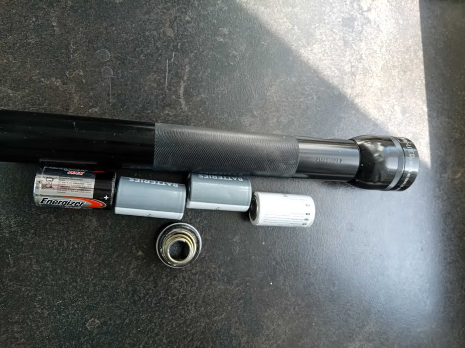 Vând lanternă Mag-Lite USA 38 cm