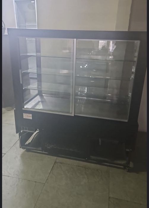 Холодильная витрина