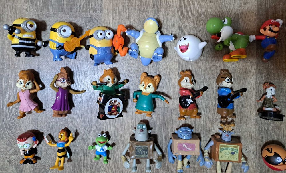 Lot 110 figurine (majoritatea Happy Meal Mc Donalds, anii 2000)