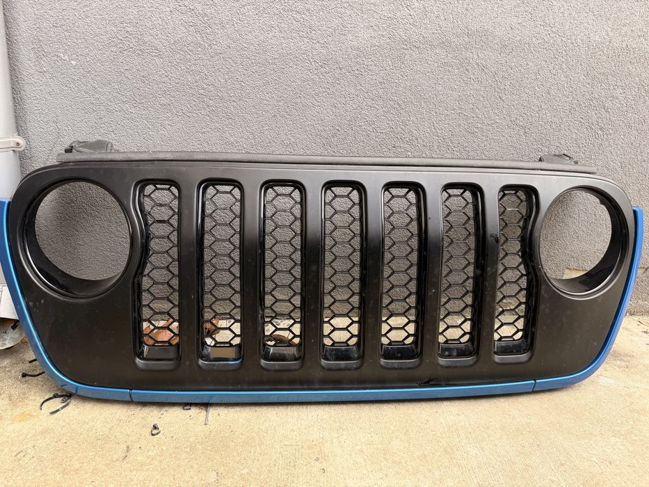 Решетка Jeep Wrangler 2023