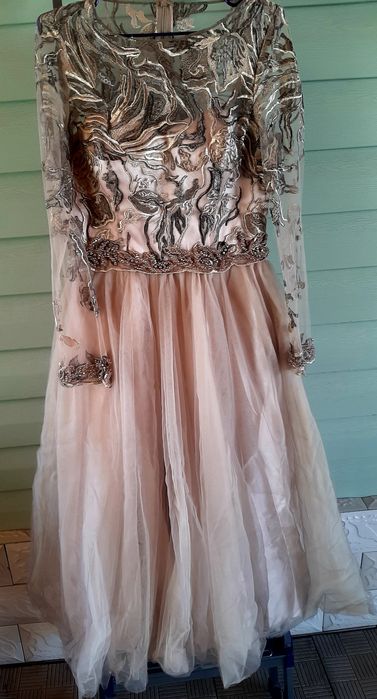 Продам шикарные платья по 7000