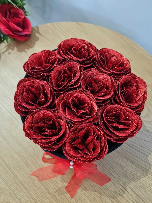 Кутия с вечни рози,сапунени рози, подаръци