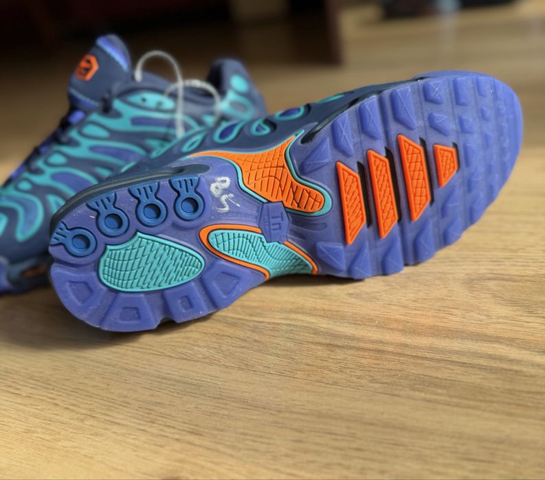 Nike Air Max Plus Drift “Midnight Navy / Total Orange”