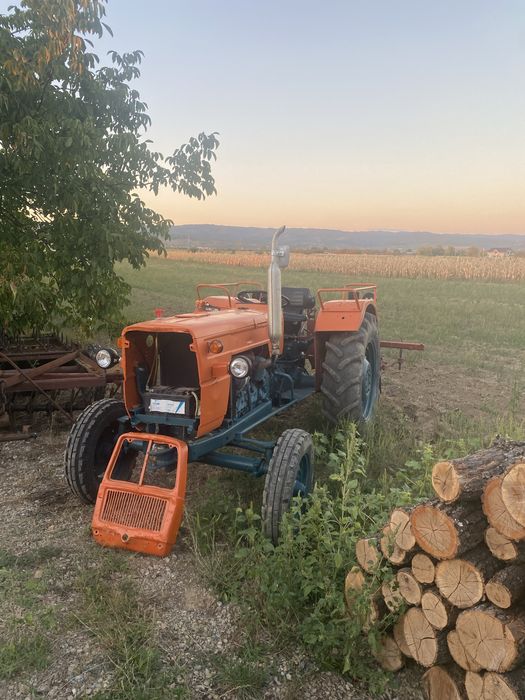 vând pachet tractor+ utilaje