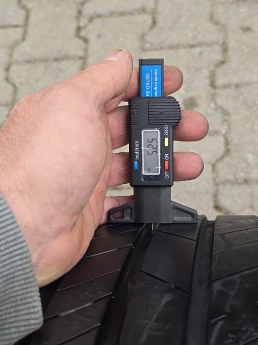 235 35 20 kumho    .