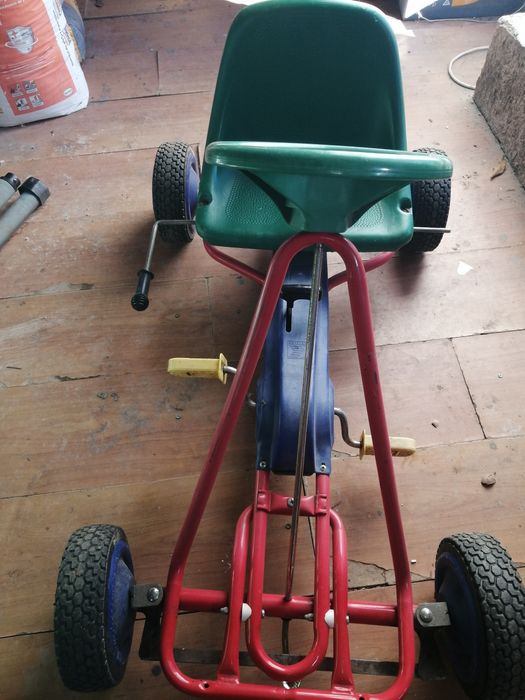 Kart cu pedale pentru copii