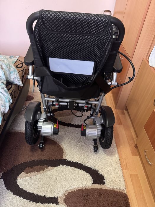 Vand scaun electric pentru persoane cu dizabilitati