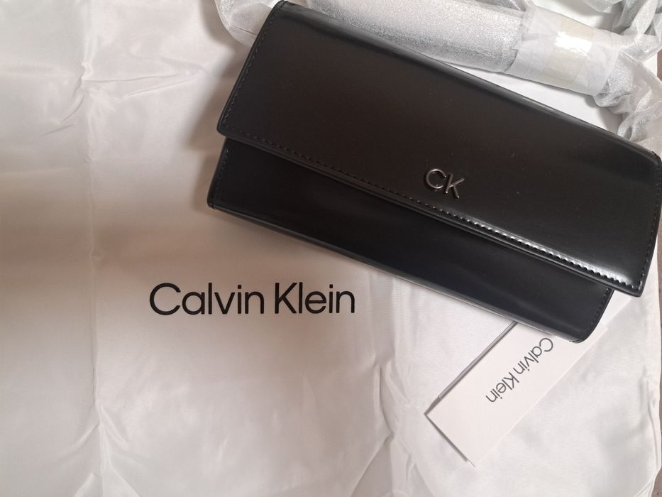 Чисто нова вечерна чанта