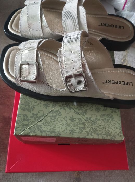 Продам шлепки женские