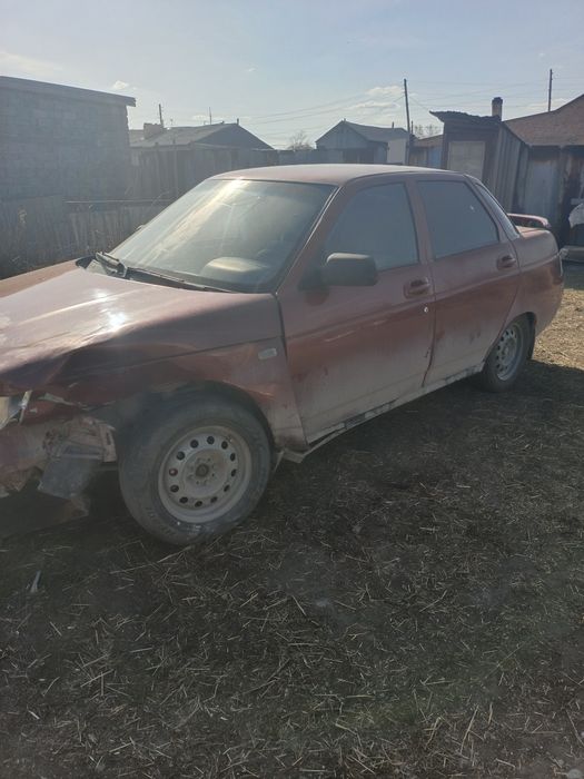 Продам ваз 2110 в аварийном состоянии