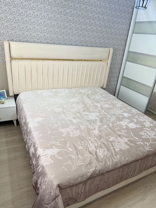 Продается кровать с матрасом
