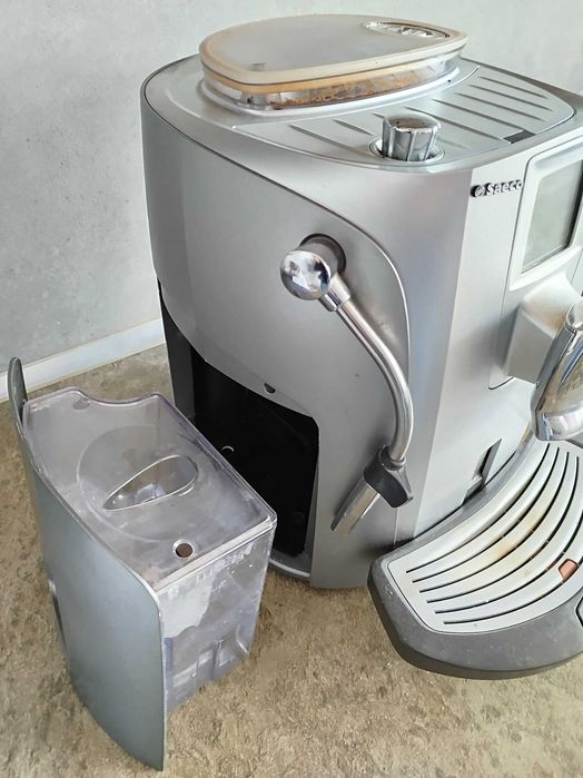 робот Saeco- кафемашина- с тъчскрийн