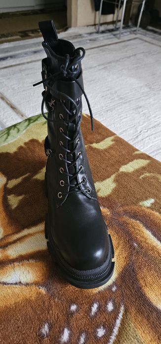 Ботинки высокие продам