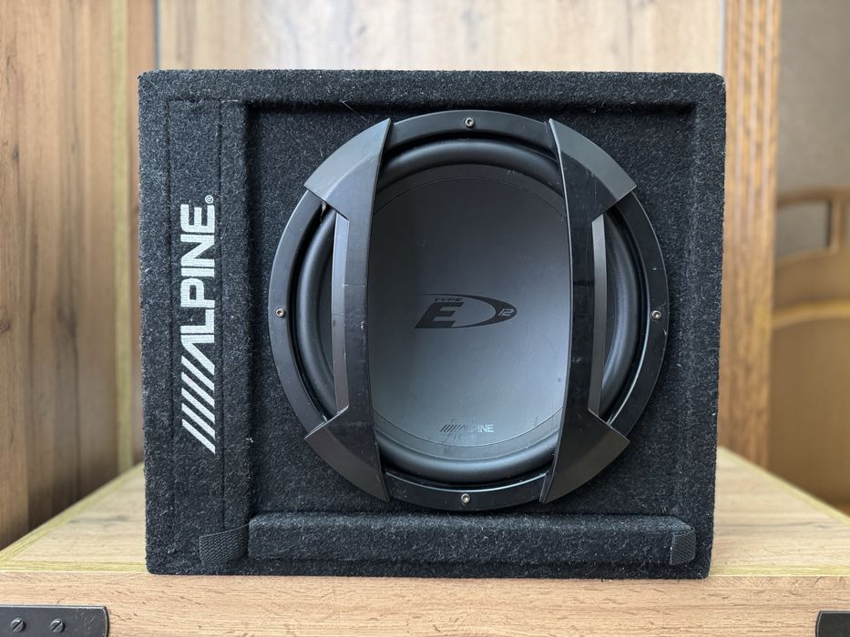 Собуфер Alpine SWE 3200 с встоенным усилителем