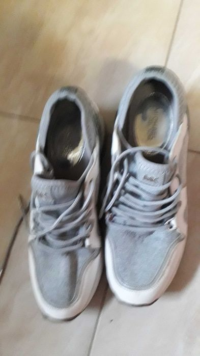 Vand adidas Michal Kors.