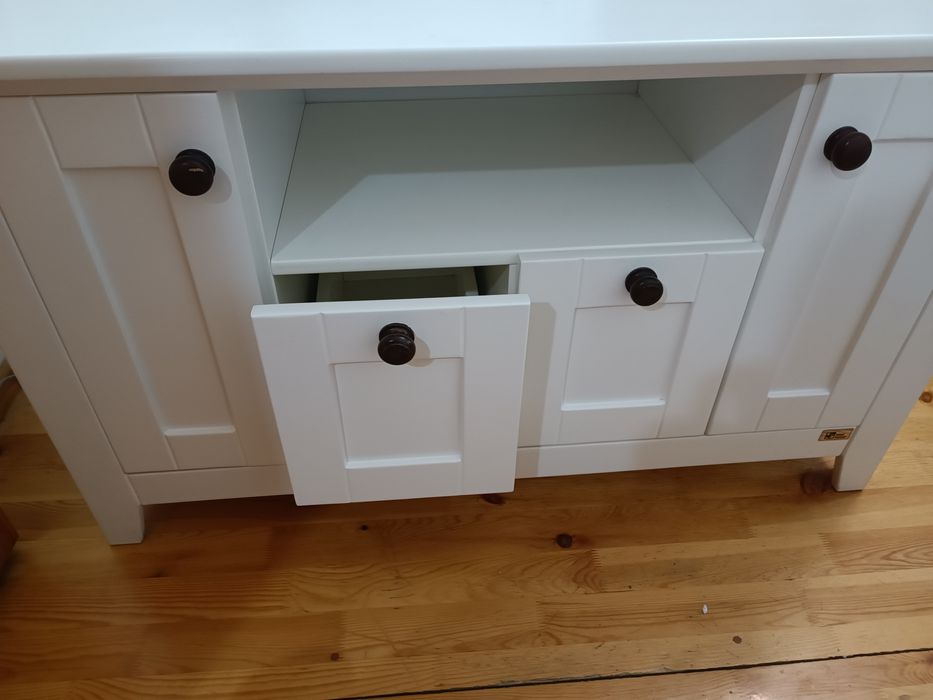 Поставка под ТВ. Тумба