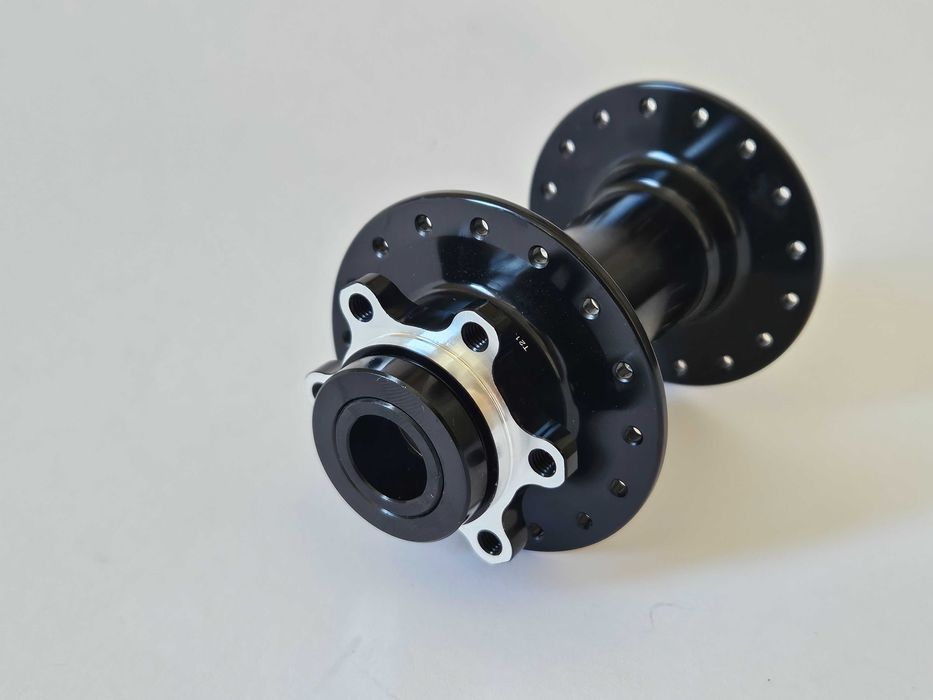 Предна главина Novatec D041SB-B15 32H 15x110мм Boost с Torque Caps