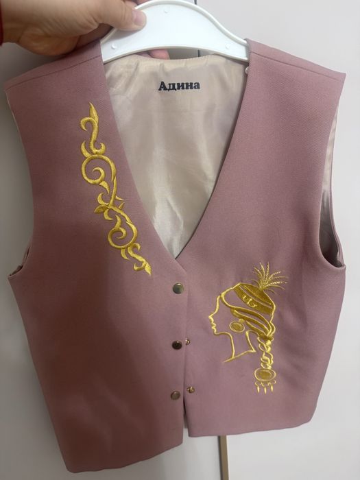 Продам жилет на 6-7 лет