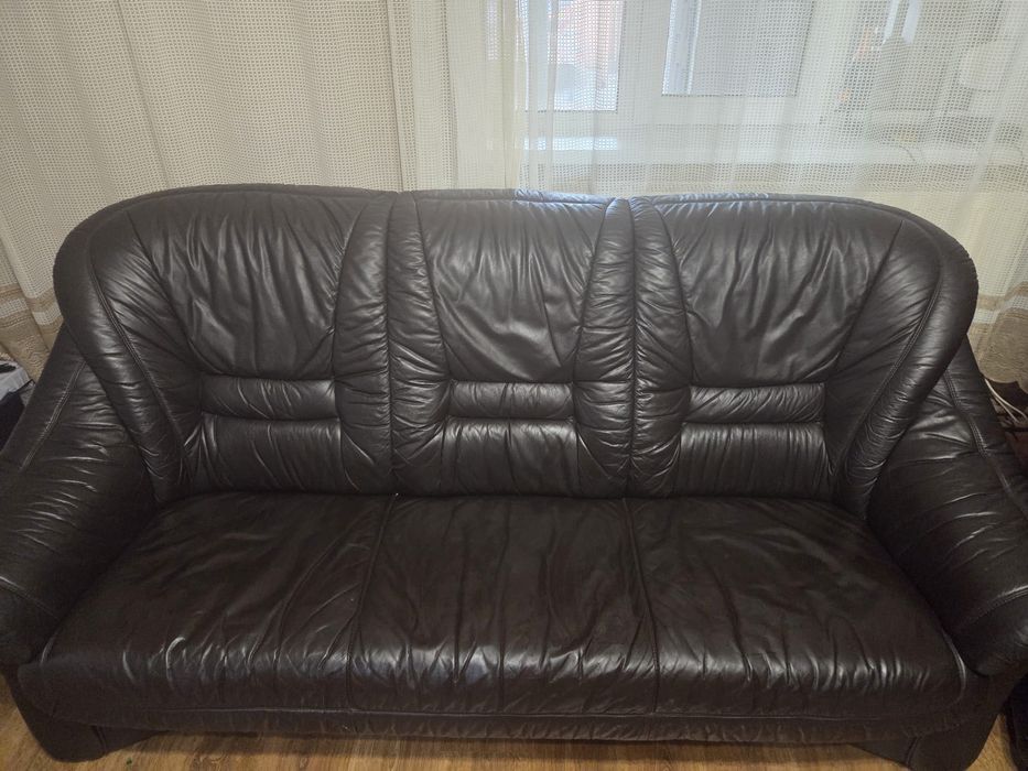 Canapea de piele cu două fotolii