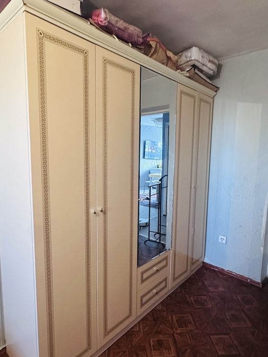 Продается спальный гарнитур