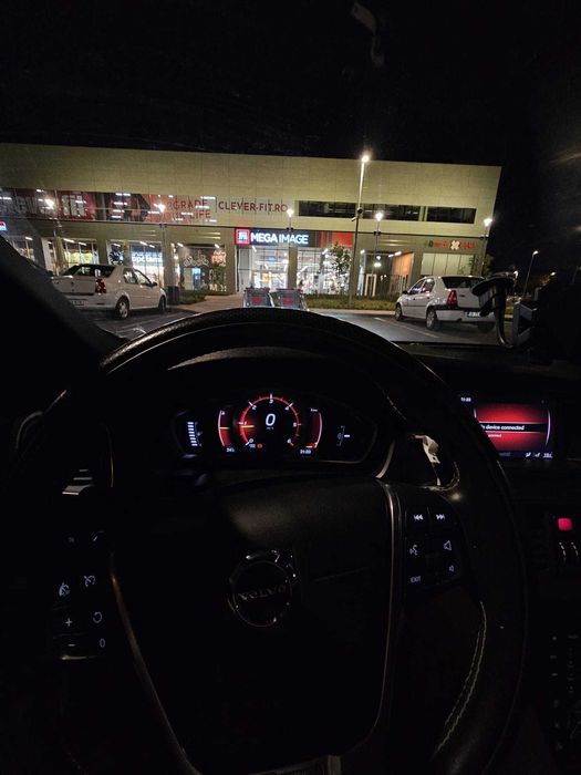 Vând Volvo V40 D3 R-Design – 2018