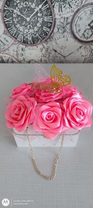 Букети и аранжировки от сатенени рози