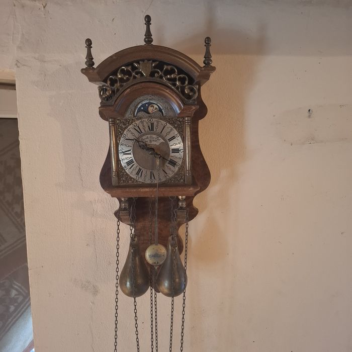 Стари стени часовници