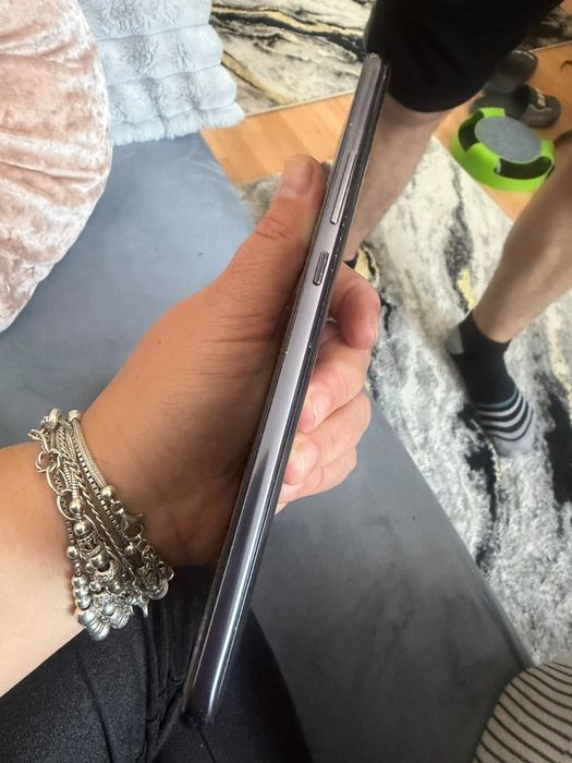 Vând 2 telefoane  in stare perfecta de funcționare  Samsung s21 5g  și Huawei mate 10 pro în stare perfectă de funcționare  mai multe detalii la tele
