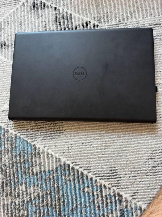 Noutbuk Dell Vostro 3520 / i3-1215U / 8GB / 256GB