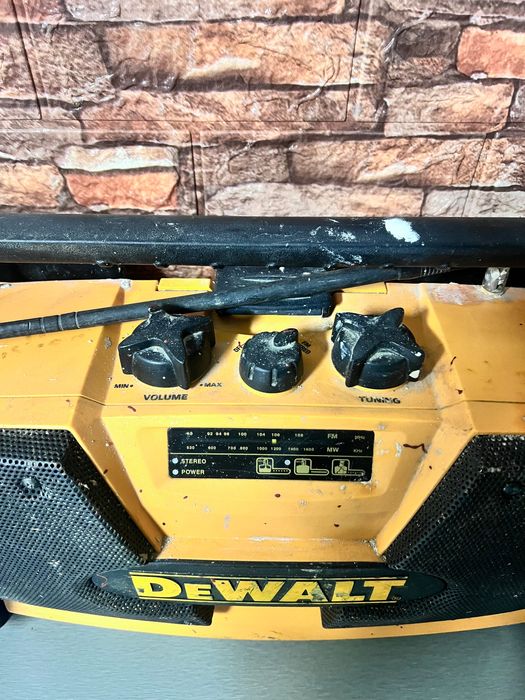 Radio Dewalt model DW