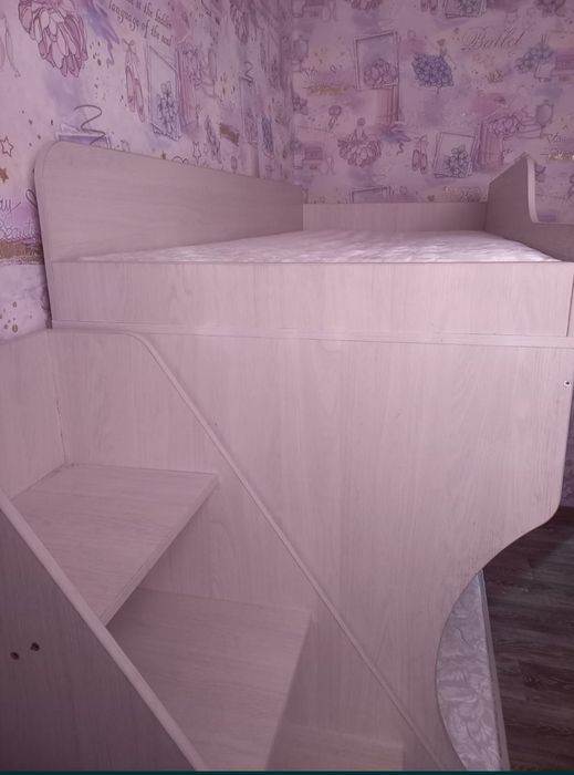 Кровать двухъярусная