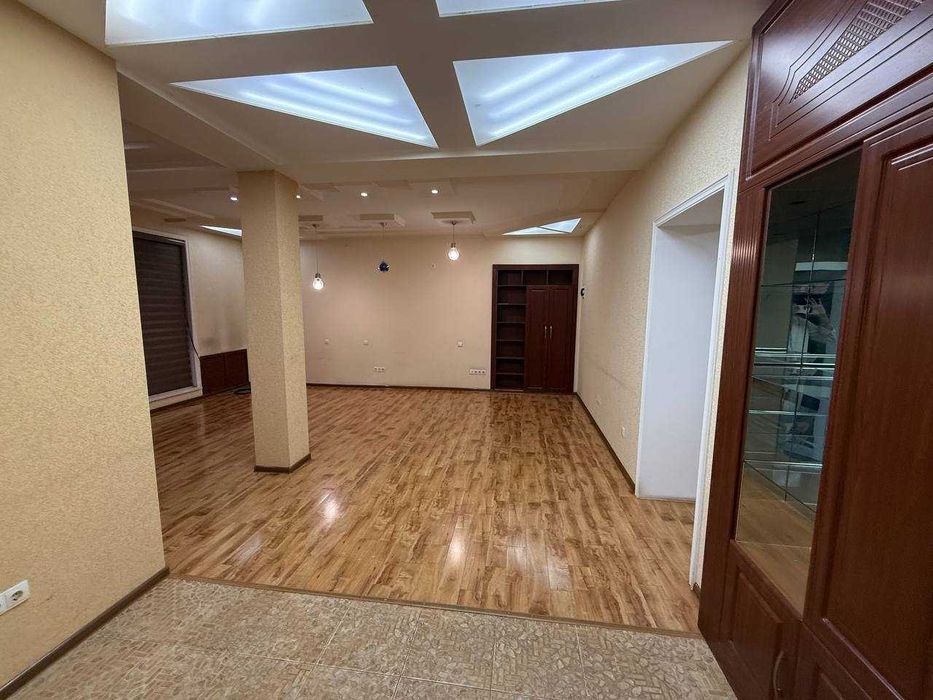 Сдаётся офис в аренду в центре города. Ойбек Ор:р Гостиница"Grand Mir"