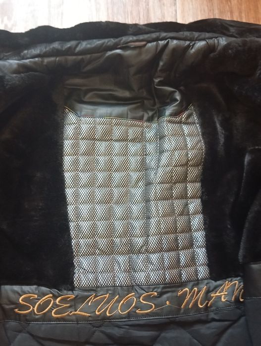 Продам теплую куртку,оригинал