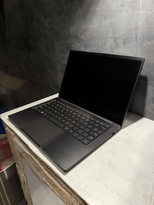 КАТО ЧИСТО НОВ Razer Blade Stealth 13 | 2 TB SSD | 16 RAM