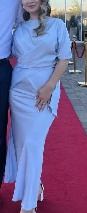 Продам платье голубое