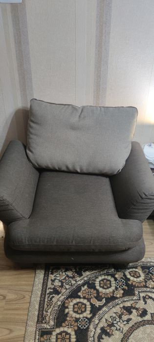 Диван угловой и кресло