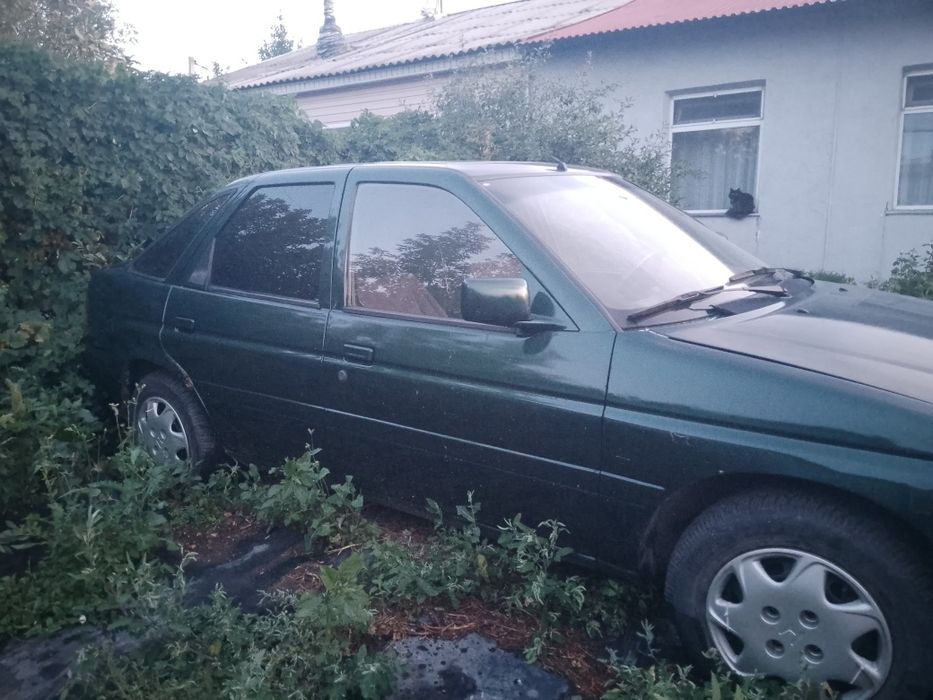 Машина Ford escort mk5