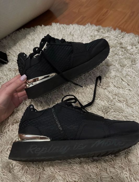 Чисто НОВИ сникърси - REPLAY