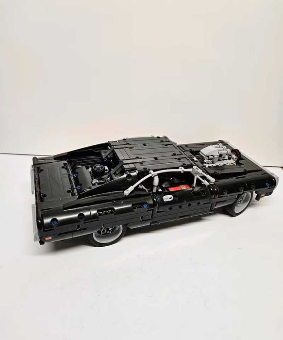 Lego Tehnic 42111: Dom's Dodge Charger