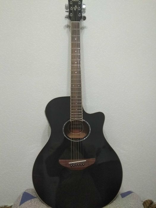 Электроакустическая гитара Yamaha APX600