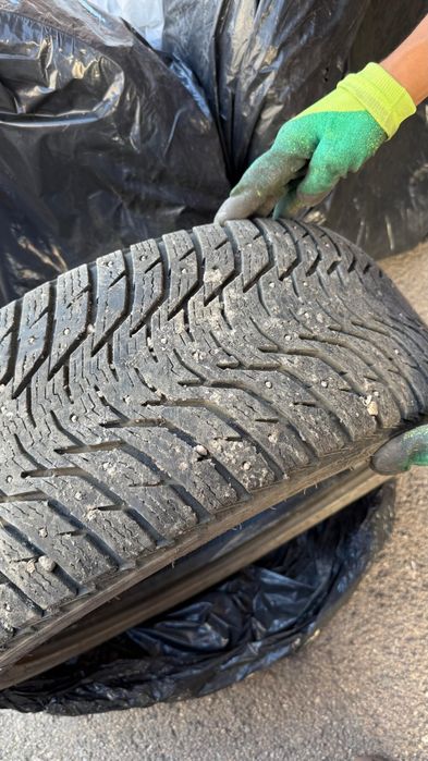 Продам шины шипованные 245/45/17