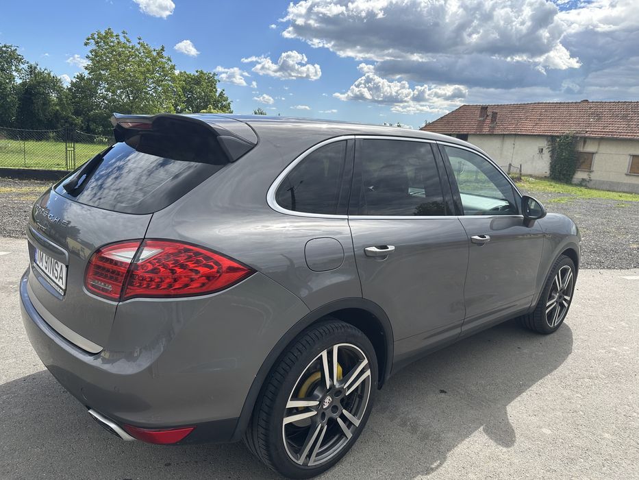 Vand Porsche Cayenne an 2012/10 impecabil