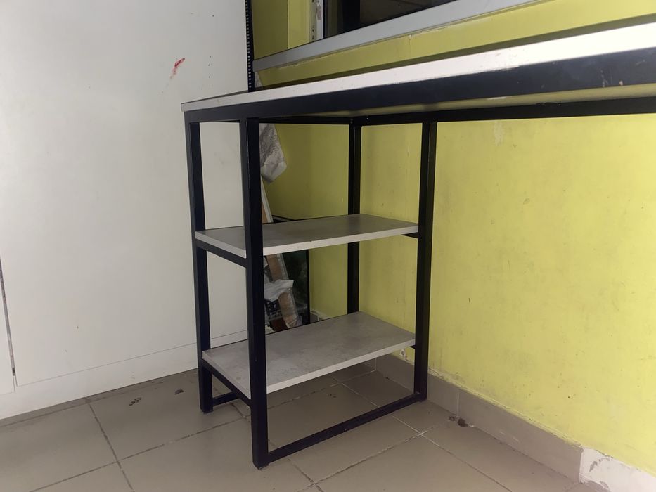 Стол в хорошем состоянии