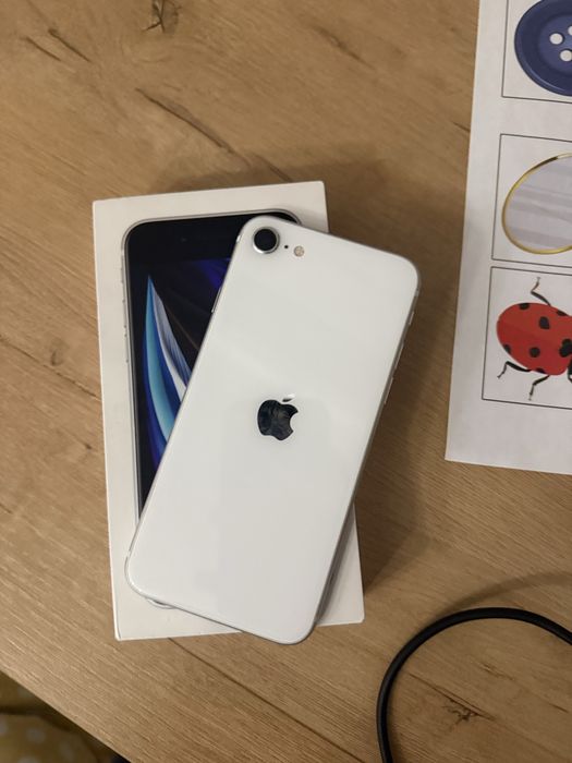 Айфон се 2020 обмен или продам